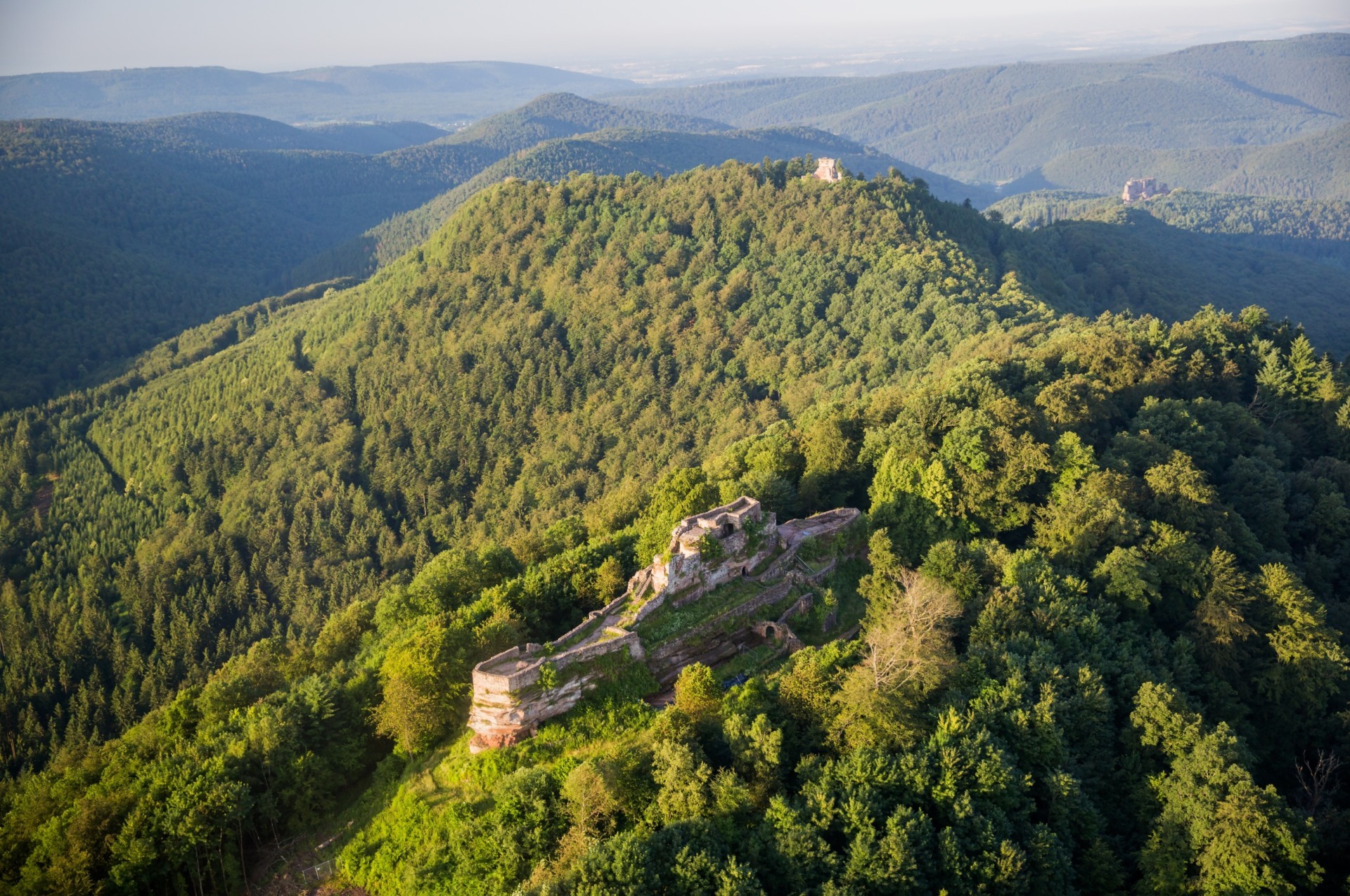 le_chateau_du_fleckenstein_et_les_vosges_du_nord.jpg