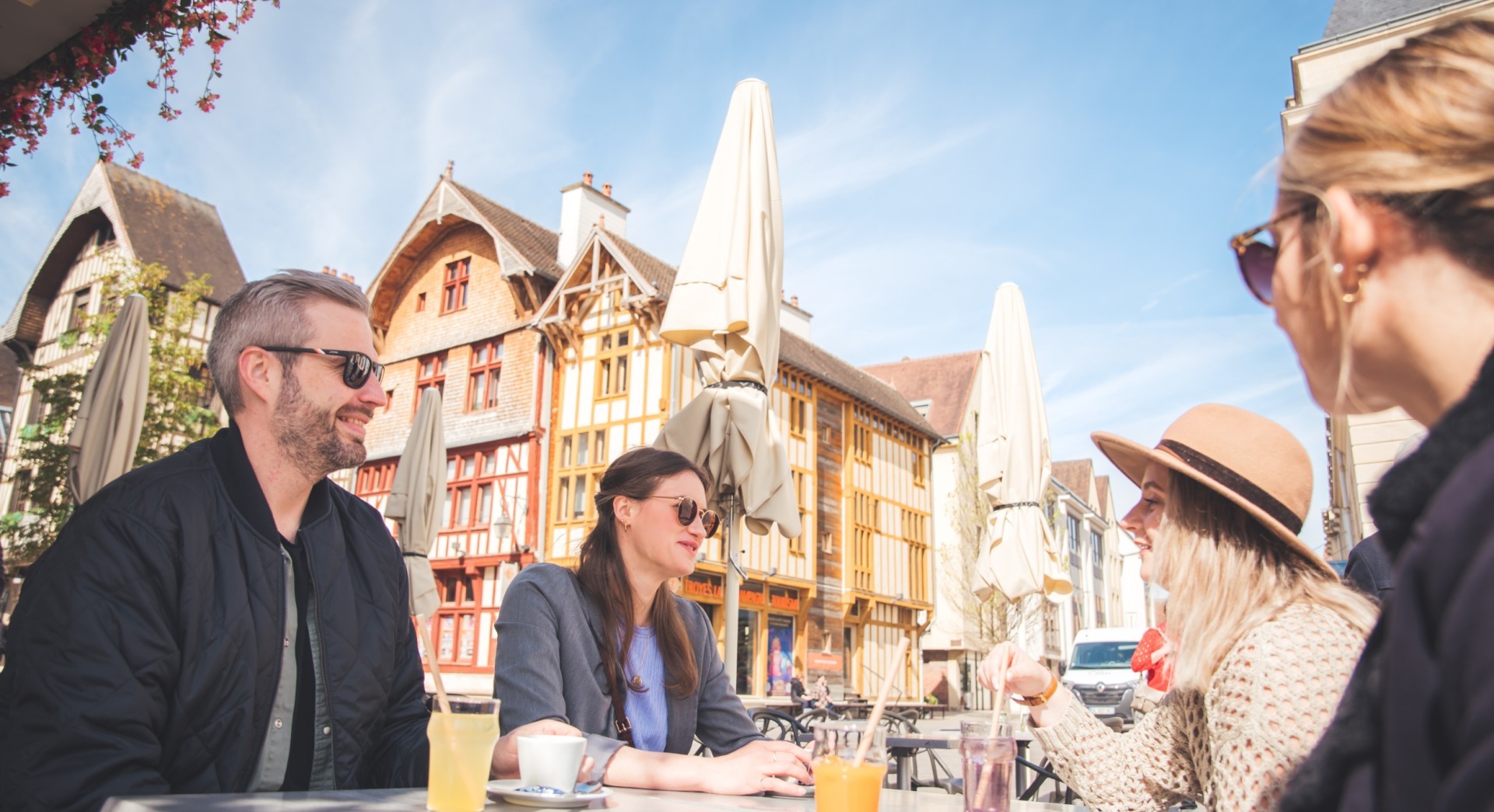 place_de_l_hotel_de_ville_facades_troyes_1_.jpg